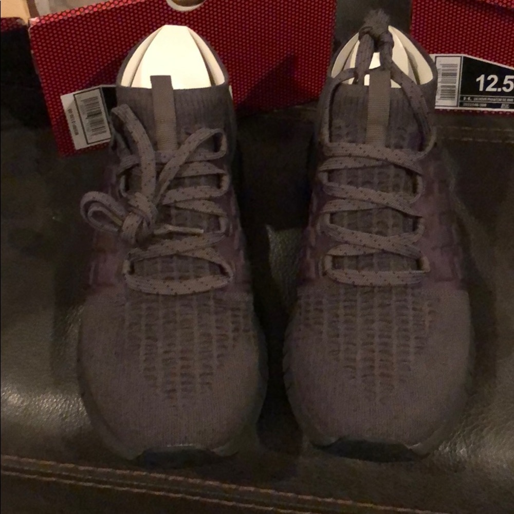 Ua hovr phantom running shoes